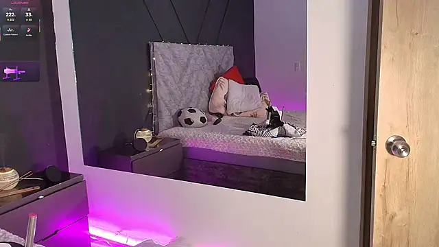 Snapshot of emmajohnss chatting on 5, 2, 2025 emmajohnss online show from 5, 2, 2025