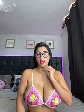 Snapshot of lovely_violet13 chatting on 5, 11, 2025 lovely violet13 online show from 5, 11, 2025