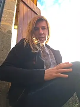 Lina lou4 online show from 3, 2, 2026