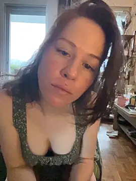 Snapshot of SuzieWanKenobi chatting on 21, 9, 2025 SuzieWanKenobi online show from 21, 9, 2025