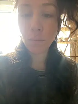 Snapshot of SuzieWanKenobi chatting on 19, 10, 2025 SuzieWanKenobi online show from 19, 10, 2025