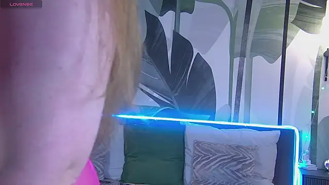 Snapshot of RubyValen chatting on 17, 1, 2025 RubyValen online show from 17, 1, 2025