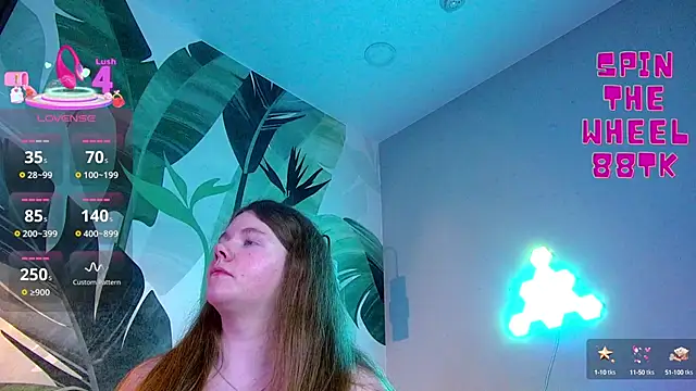 Snapshot of RubyValen chatting on 7, 10, 2025 RubyValen online show from 7, 10, 2025
