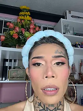 caroline cossei online show from 10, 2, 2025