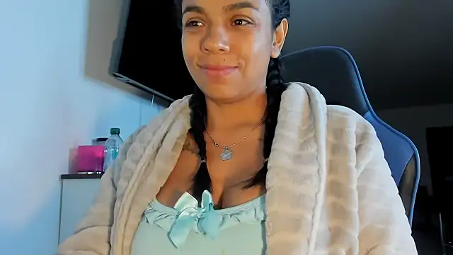 Snapshot of victoriachicas chatting on 3, 10, 2025 victoriachicas online show from 3, 10, 2025