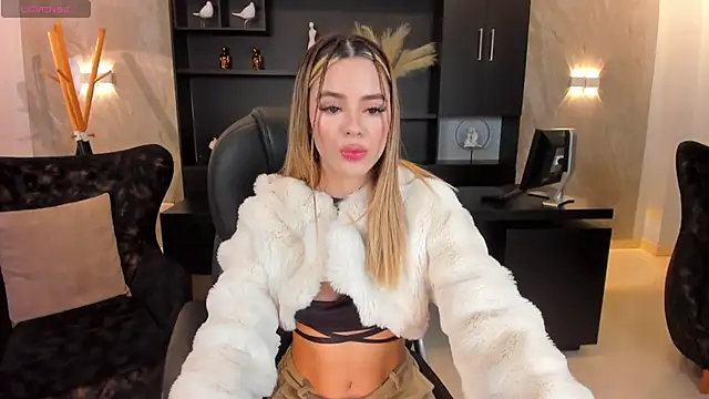 JuanitaClay online show from 5, 2, 2025