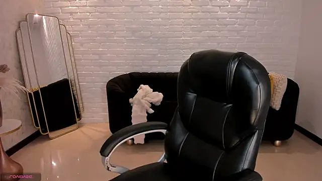 JuanitaClay online show from 12, 2, 2025