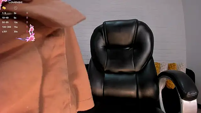 JuanitaClay online show from 12, 2, 2025