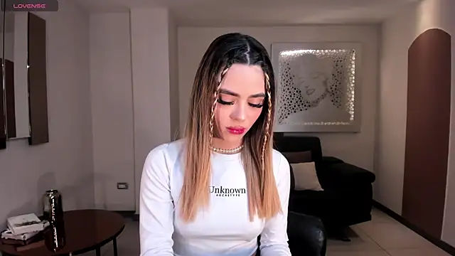 JuanitaClay online show from 16, 3, 2025