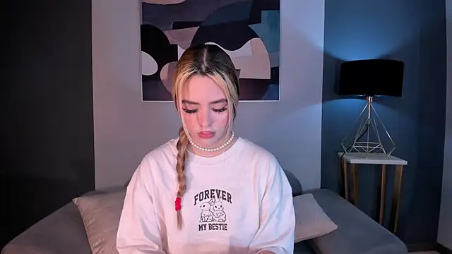 JuanitaClay online show from 9, 9, 2025