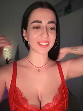 Snapshot of Emylia chatting on 11, 12, 2024 Emylia online show from 11, 12, 2024