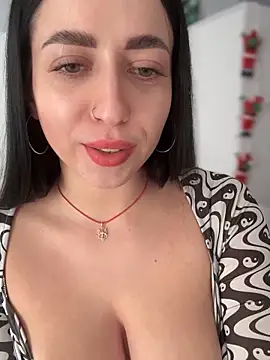 Snapshot of Emylia chatting on 2, 1, 2025 Emylia online show from 2, 1, 2025