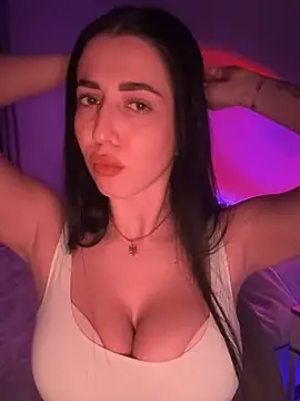 Snapshot of Emylia chatting on 8, 1, 2025 Emylia online show from 8, 1, 2025