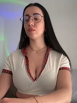 Snapshot of Emylia chatting on 17, 2, 2025 Emylia online show from 17, 2, 2025