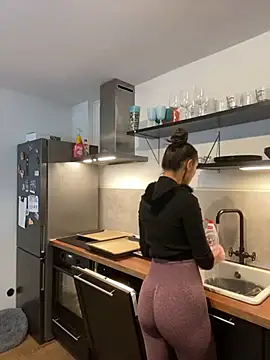 Snapshot of spottyyy chatting on 13, 1, 2025 spottyyy online show from 13, 1, 2025