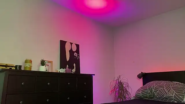 Snapshot of spottyyy chatting on 21, 10, 2025 spottyyy online show from 21, 10, 2025