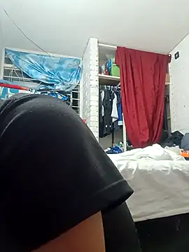 Snapshot of valeriaswang_Lucas chatting on 13, 9, 2025 valeriaswang Lucas online show from 13, 9, 2025