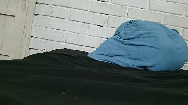 Snapshot of valeriaswang_Lucas chatting on 17, 10, 2025 valeriaswang Lucas online show from 17, 10, 2025