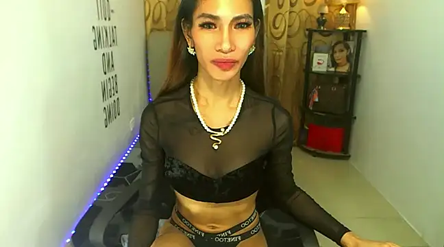 Trixie Mattel21 online show from 3, 12, 2024