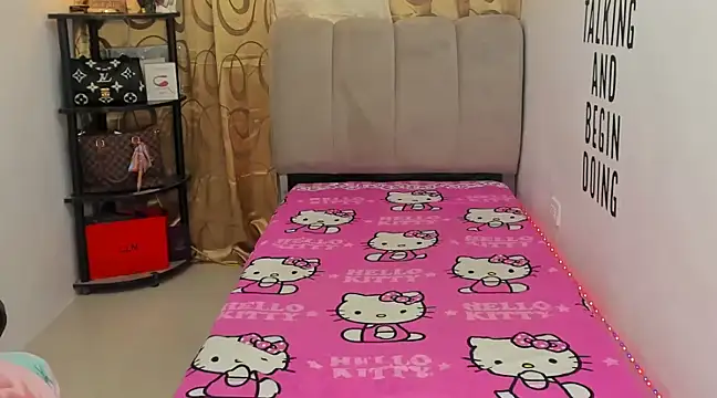 Trixie Mattel21 online show from 26, 12, 2024