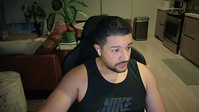 HungandThickLatin online show from 18, 9, 2025