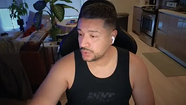 HungandThickLatin online show from 27, 9, 2025