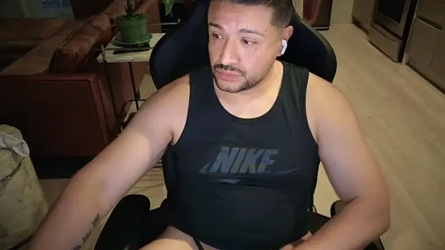 HungandThickLatin online show from 11, 10, 2025