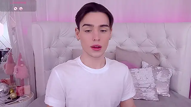 Snapshot of RobbyCharming chatting on 4, 1, 2025 RobbyCharming online show from 4, 1, 2025