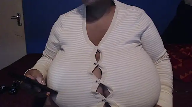 CUTEFIRMMELONSS online show from 6, 3, 2025