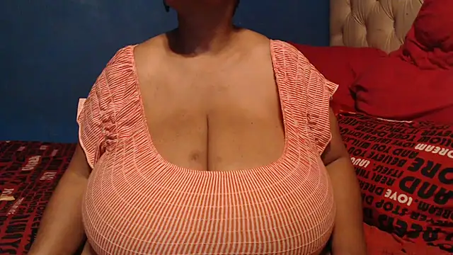 CUTEFIRMMELONSS online show from 25, 10, 2025