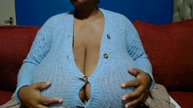 Snapshot of CUTEFIRMMELONSS chatting on 3, 6, 2026 CUTEFIRMMELONSS online show from 3, 6, 2026