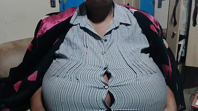 Snapshot of CUTEFIRMMELONSS chatting on 10, 7, 2026 CUTEFIRMMELONSS online show from 10, 7, 2026