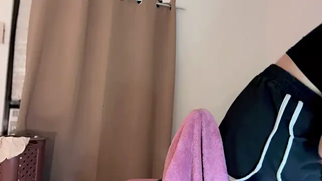 ehotlovea  online show from 11, 2, 2026