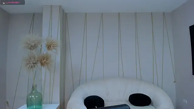 MariamRivera  online show from 29, 1, 2025