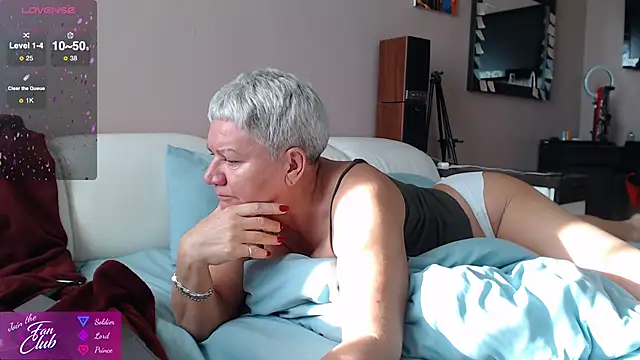 Snapshot of roxana_brooks chatting on 9, 10, 2025 roxana brooks online show from 9, 10, 2025