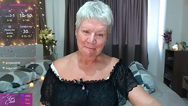 Snapshot of roxana_brooks chatting on 24, 4, 2026 roxana brooks online show from 24, 4, 2026