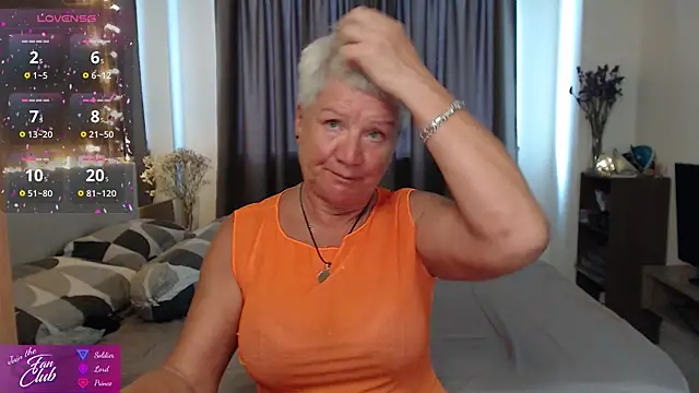 Snapshot of roxana_brooks chatting on 25, 5, 2026 roxana brooks online show from 25, 5, 2026