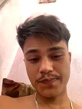 Snapshot of Hullax chatting on 4, 11, 2025 Hullax online show from 4, 11, 2025