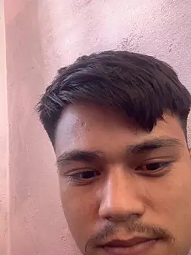 Snapshot of Hullax chatting on 6, 11, 2025 Hullax online show from 6, 11, 2025