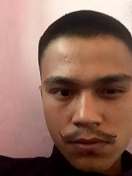 Snapshot of Hullax chatting on 15, 12, 2025 Hullax online show from 15, 12, 2025