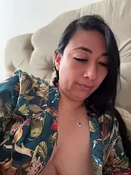 Snapshot of Karina_Yang chatting on 8, 7, 2026 Karina Yang online show from 8, 7, 2026