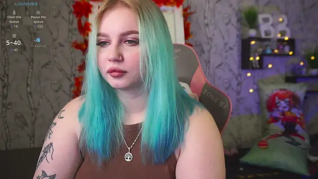 Snapshot of Moon_Valkyrie chatting on 3, 10, 2025 Moon Valkyrie online show from 3, 10, 2025