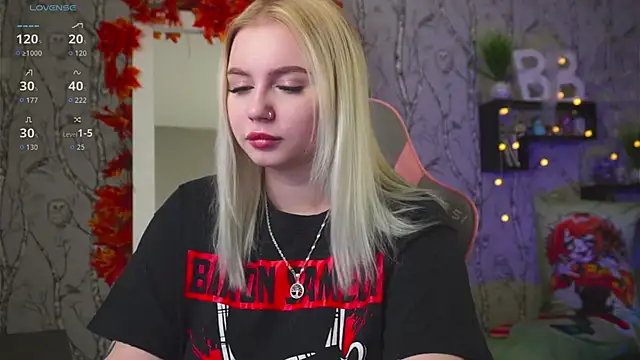 Snapshot of Moon_Valkyrie chatting on 6, 10, 2025 Moon Valkyrie online show from 6, 10, 2025