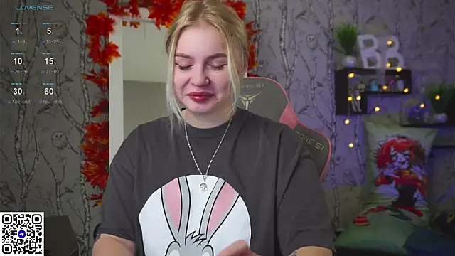 Snapshot of Moon_Valkyrie chatting on 14, 10, 2025 Moon Valkyrie online show from 14, 10, 2025