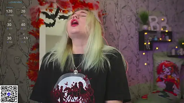 Snapshot of Moon_Valkyrie chatting on 28, 10, 2025 Moon Valkyrie online show from 28, 10, 2025