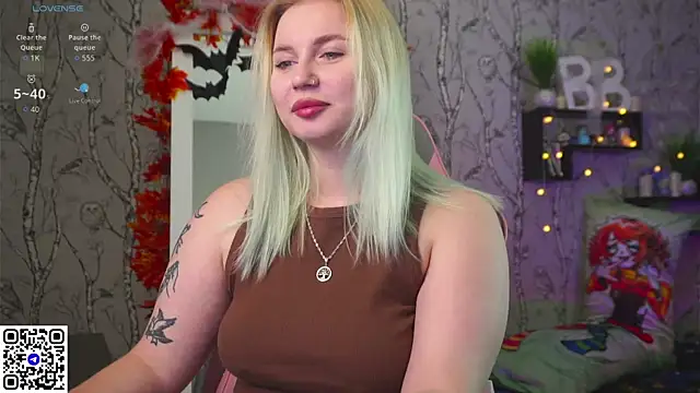 Snapshot of Moon_Valkyrie chatting on 2, 11, 2025 Moon Valkyrie online show from 2, 11, 2025