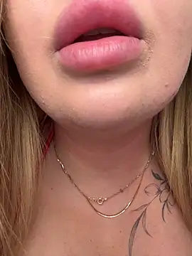 Snapshot of OdriOlsens chatting on 1, 12, 2025 OdriOlsens online show from 1, 12, 2025