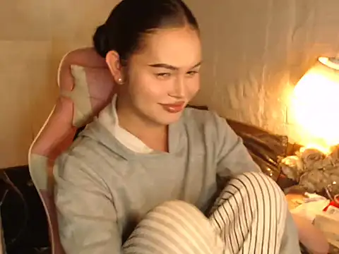 Ashely Lewis online show from 24, 11, 2025