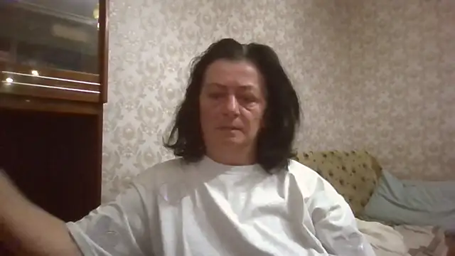 Snapshot of GypsiQueen2 chatting on 28, 6, 2026 GypsiQueen2 online show from 28, 6, 2026