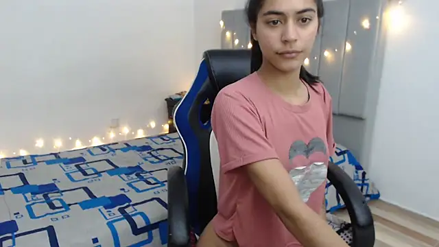 Snapshot of imSophia chatting on 12, 3, 2025 imSophia online show from 12, 3, 2025